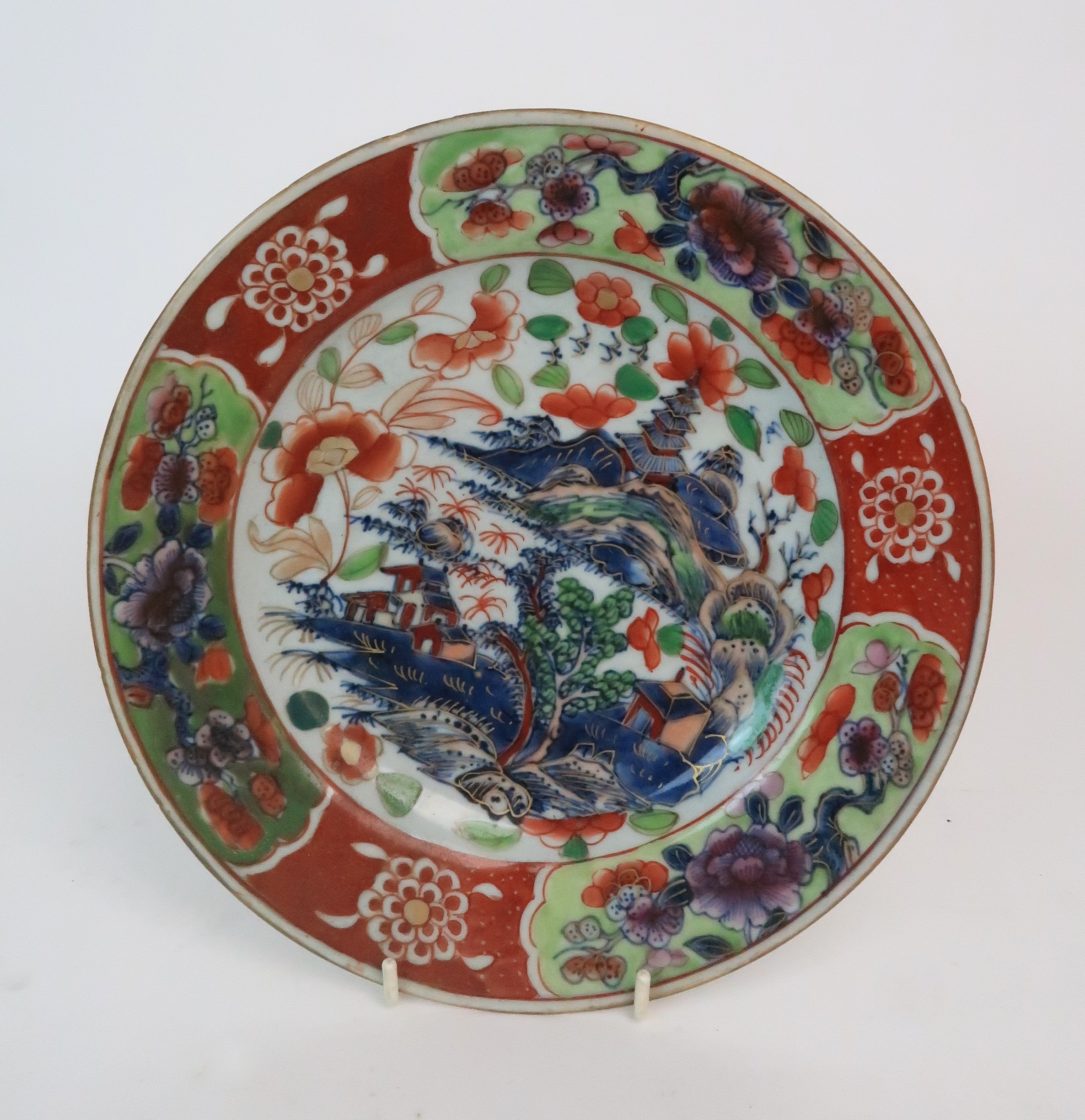 THREE CHINESE EXPORT IMARI PATTERN PLATES painted with vases of flowers and a landscape, 23 and 23. - Image 3 of 16