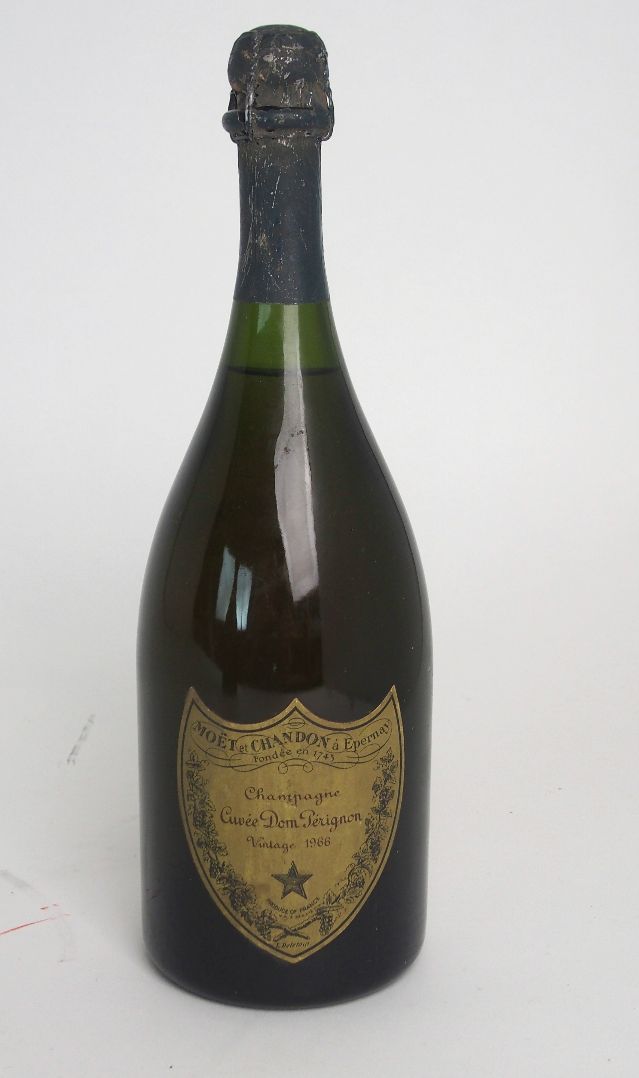 A BOTTLE OF MOET & CHANDON DOM PERIGNON, 1966 Condition Report: Available upon request