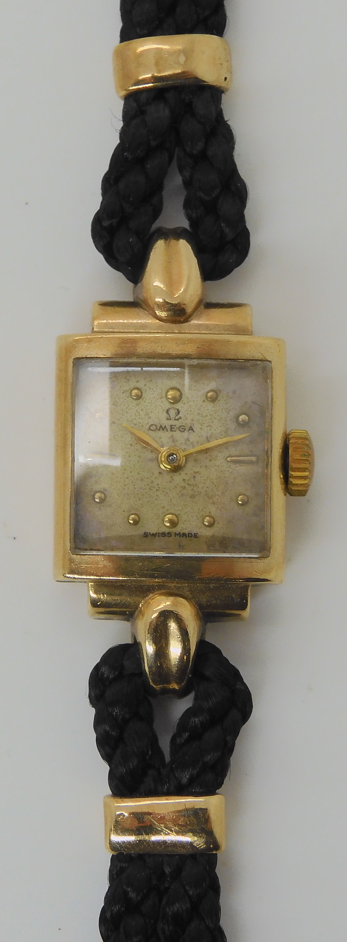 A 9CT GOLD LADIES VINTAGE OMEGA WRISTWATCH the Omega movement is stamped 11850252, bearing