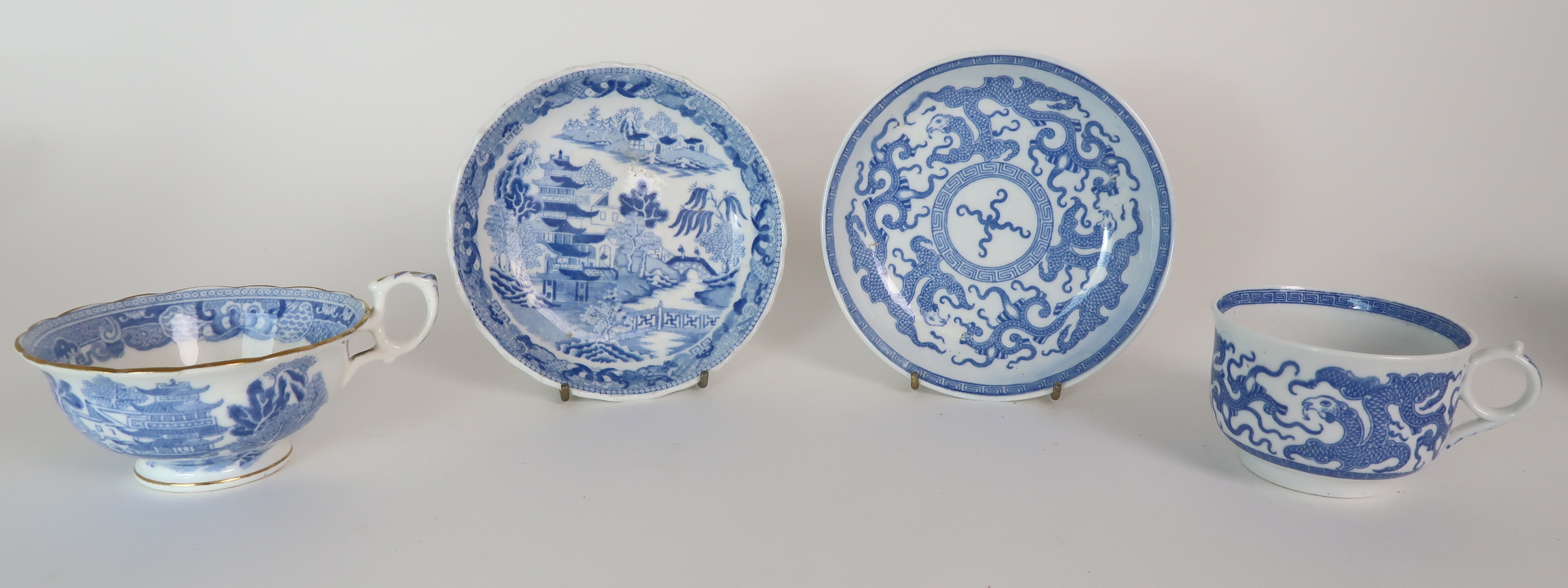 A COLLECTION OF ANTIQUE AND LATER ENGLISH BLUE AND WHITE PORCELAIN TEA/COFFEE WARES including - Image 19 of 20