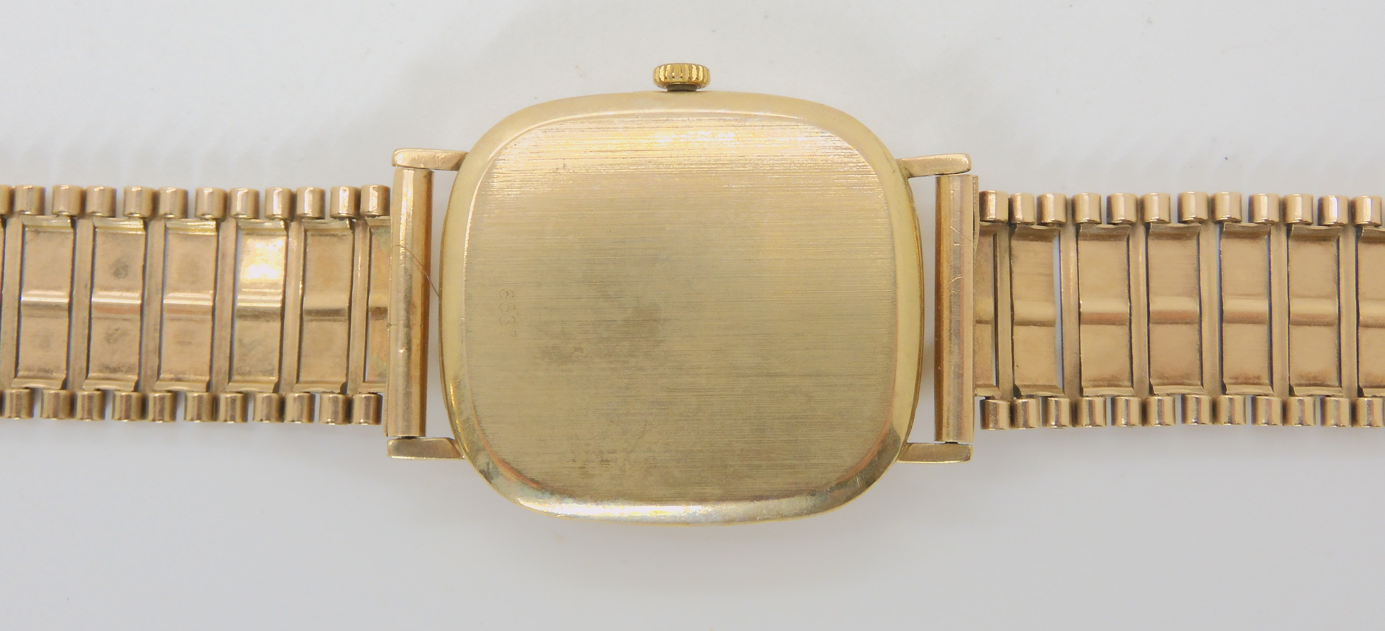 A 9CT GOLD GENTS ROAMER QUARTZ WATCH gold coloured dial, baton numerals, and hands, and date - Bild 4 aus 5