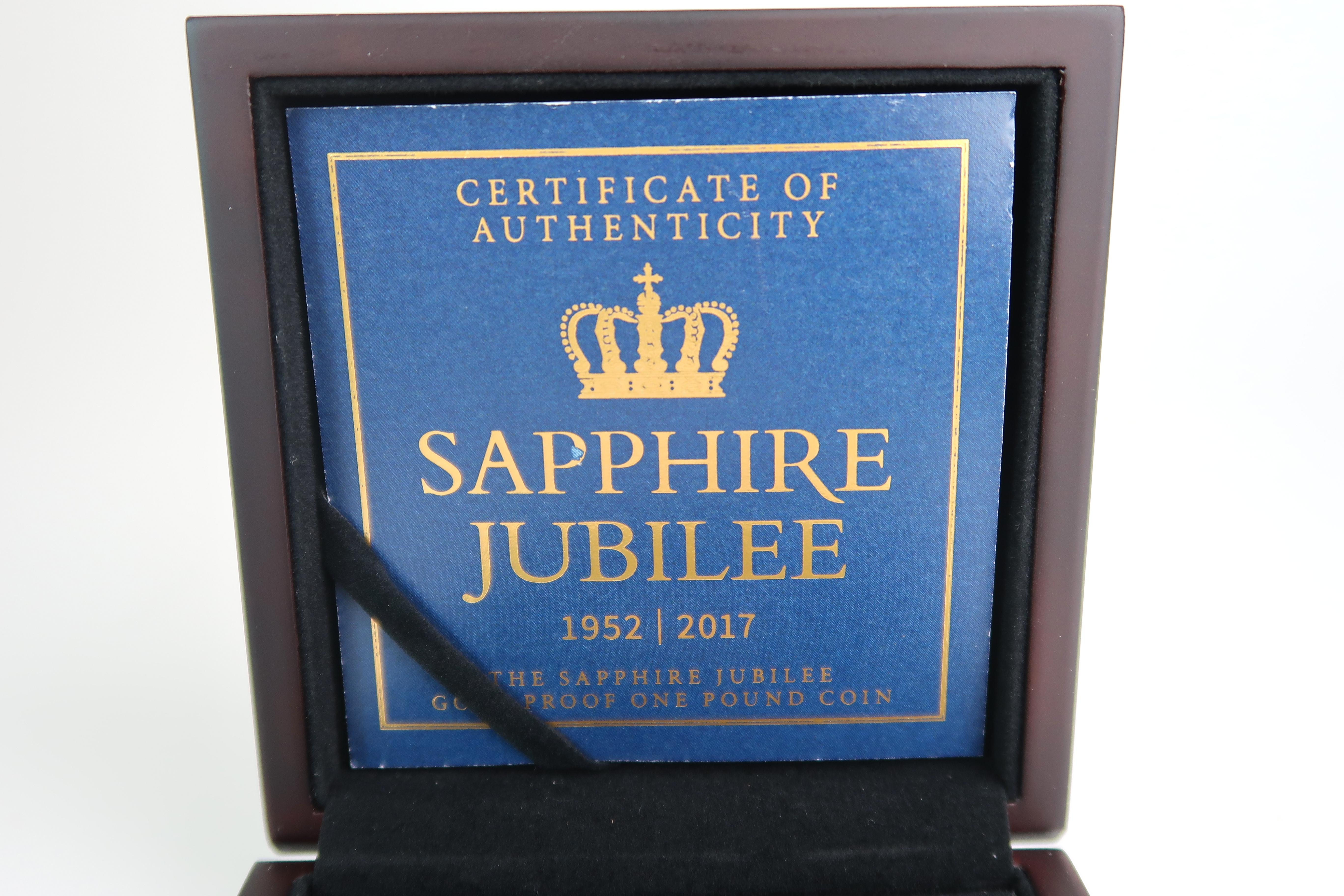 A CASED SAPPHIRE JUBILEE 1952 - 2017 GOLD PROOF ONE POUND COIN Condition Report: Available upon - Image 6 of 6