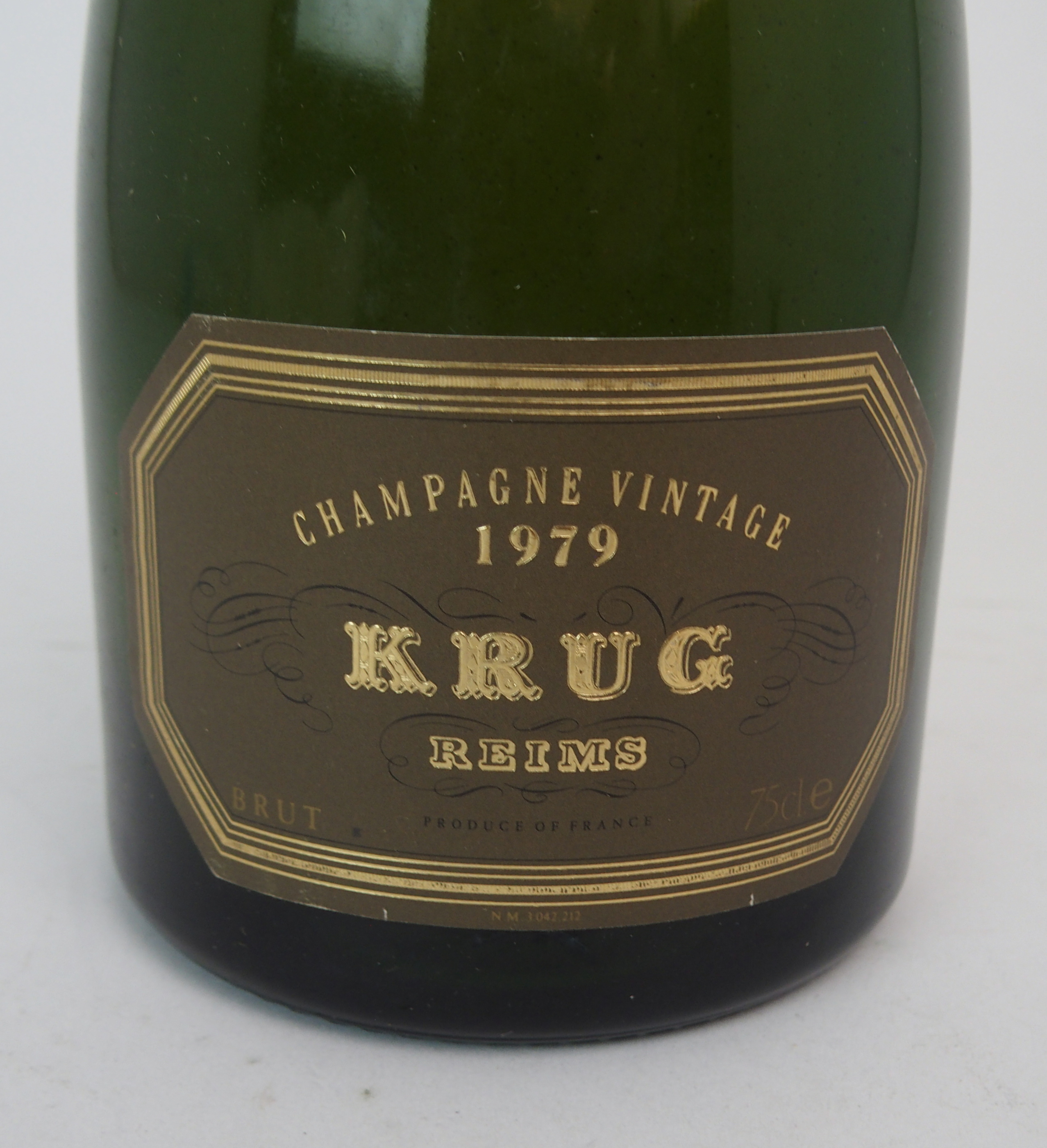 A BOTTLE OF KRUG VINTAGE CHAMPAGNE, 1979 75cl Condition Report: Available upon request - Image 2 of 2