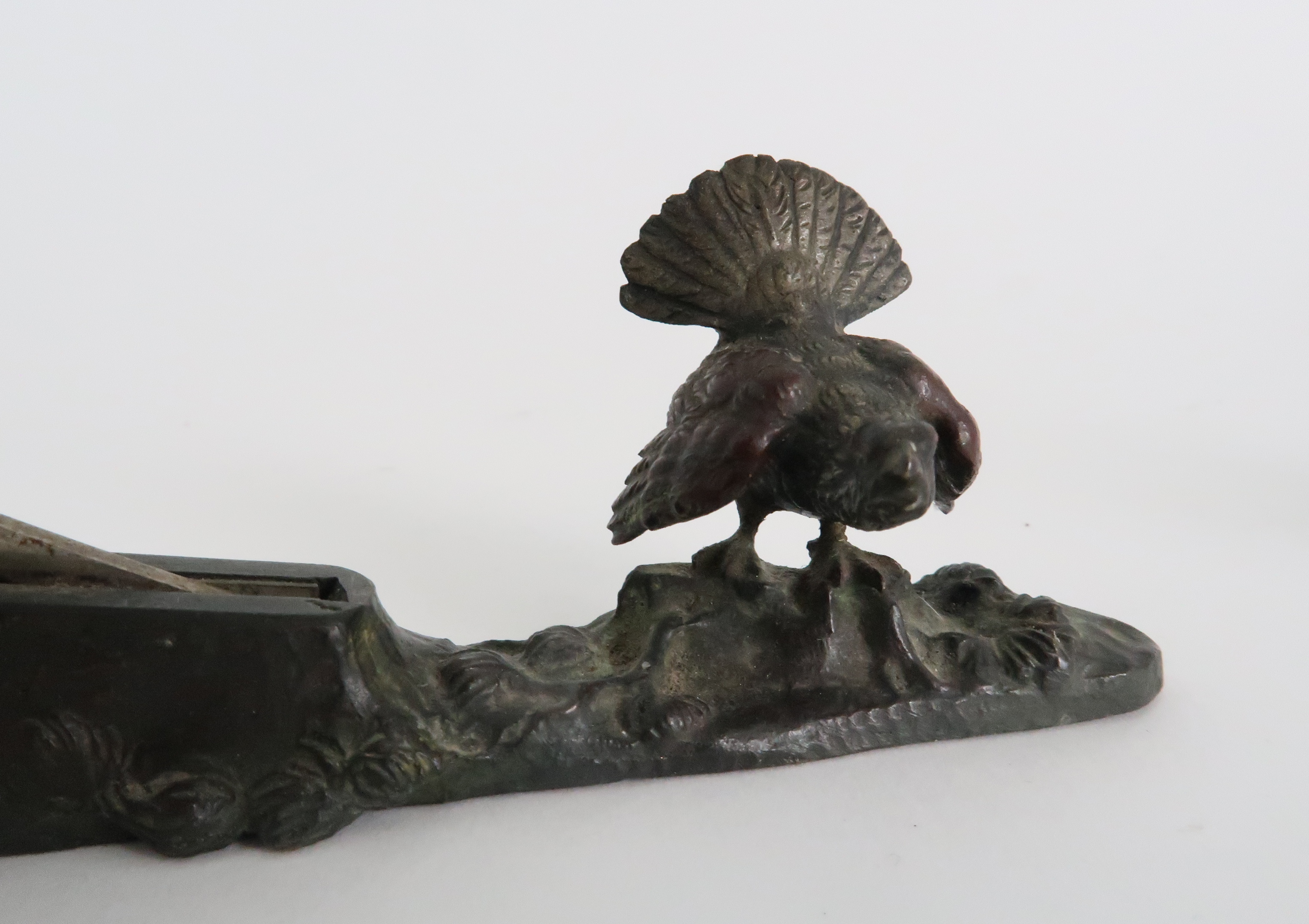 AN ONYX DISH MOUNTED WITH A COLD PAINTED SPANIEL with pheasant in its mouth, 18cm wide, a Lizard - Image 11 of 12