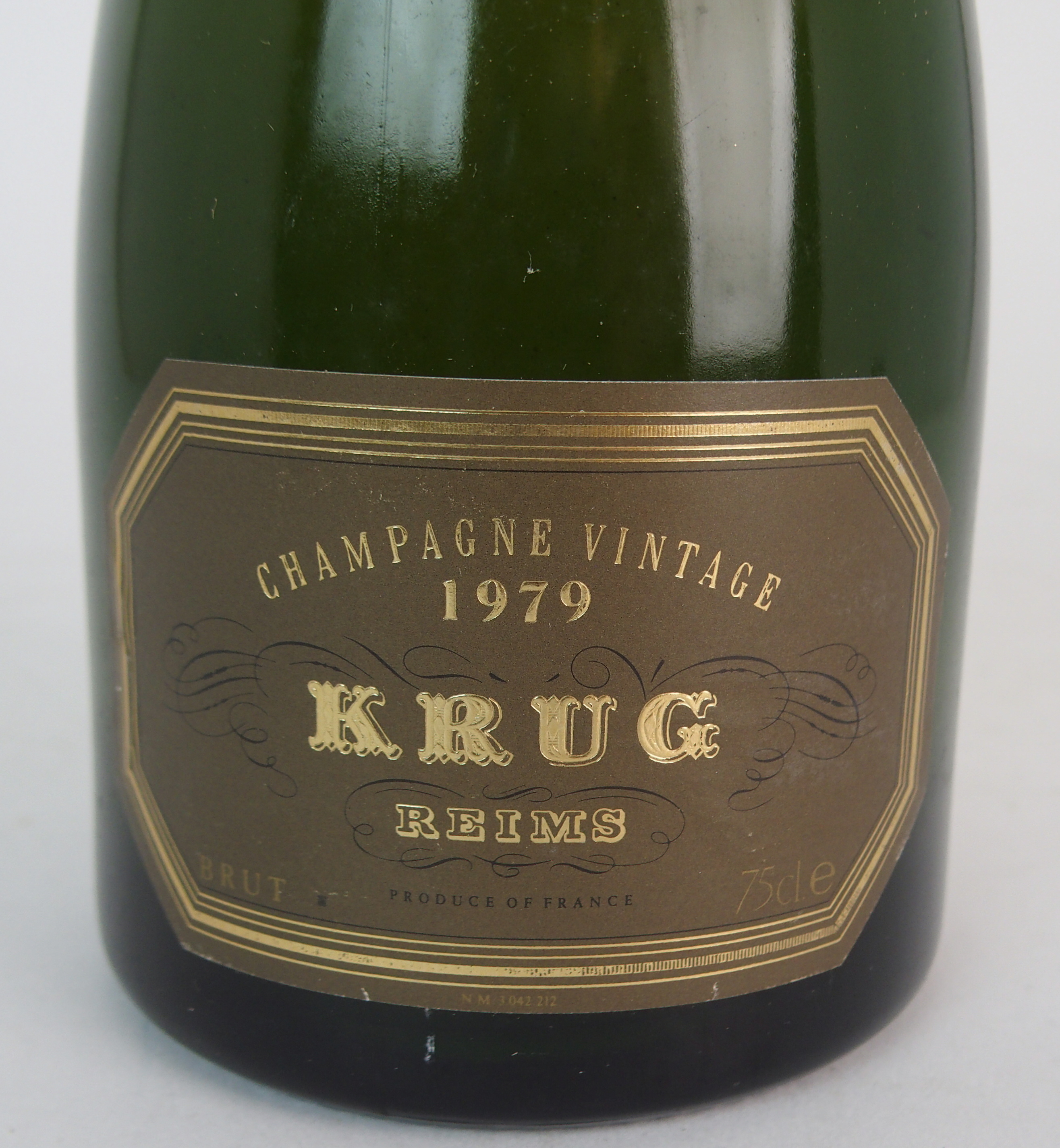 A BOTTLE OF KRUG VINTAGE CHAMPAGNE, 1979 75cl Condition Report: Available upon request - Image 2 of 2