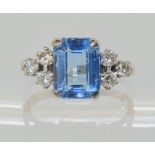 AN 18CT WHITE GOLD AQUAMARINE AND DIAMOND RING the emerald cut aquamarine measures approx 9.9mm x