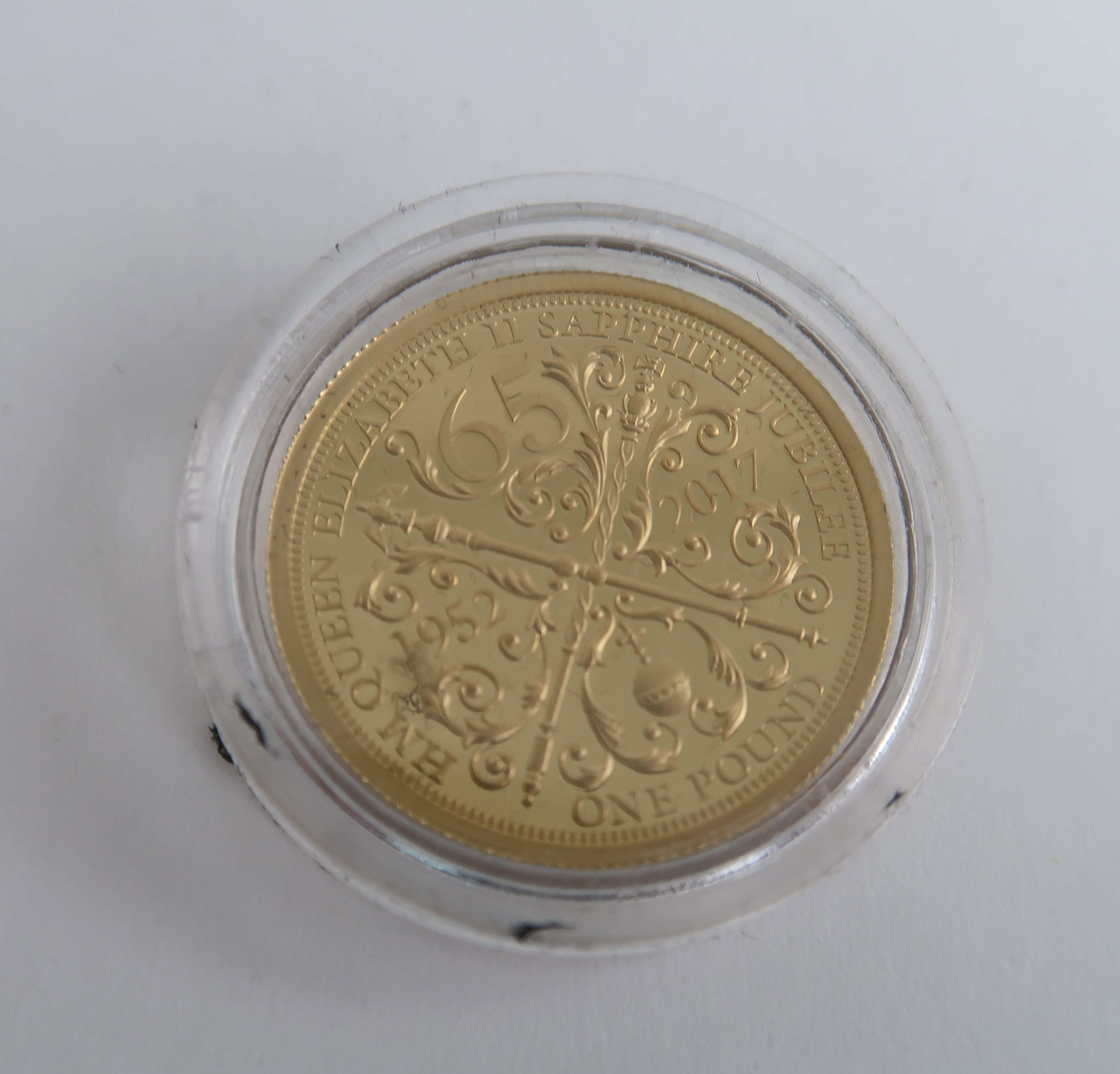 A CASED SAPPHIRE JUBILEE 1952 - 2017 GOLD PROOF ONE POUND COIN Condition Report: Available upon - Image 3 of 6