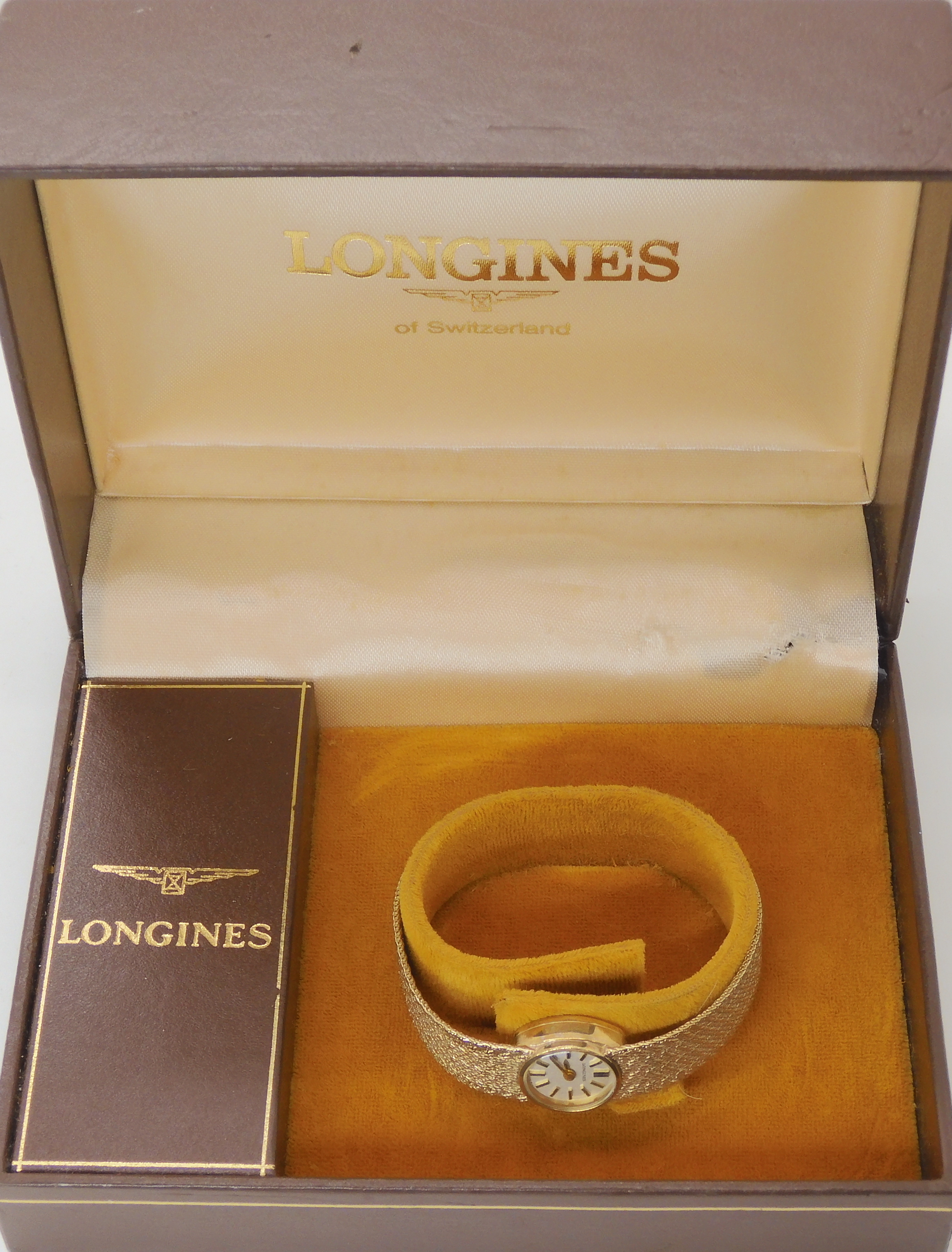 A 9CT GOLD LADIES LONGINES WRIST WATCH with integral plaited pattern strap, diameter of the dial 1. - Bild 2 aus 4