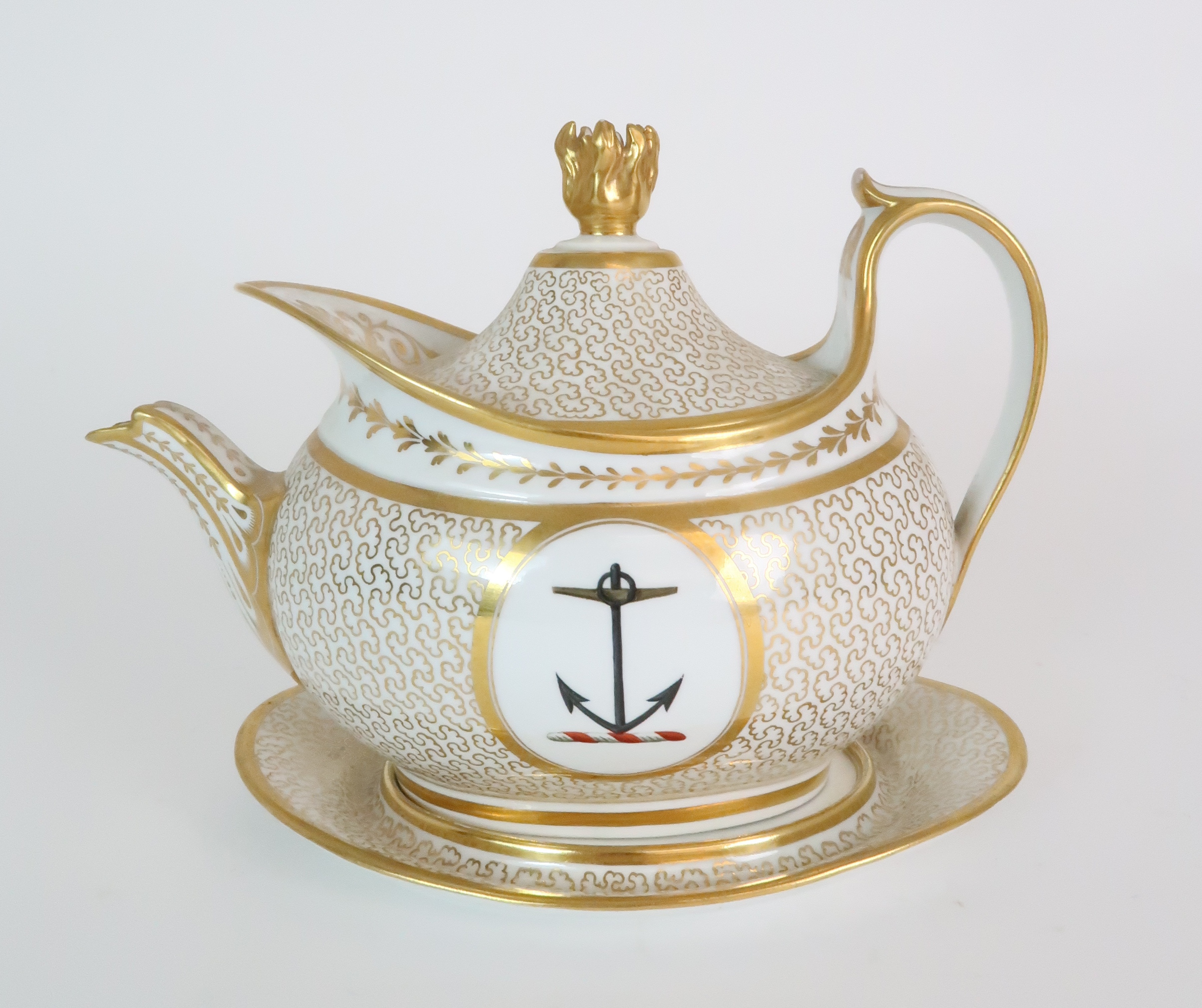 AN EARLY 19TH CENTURY BARR FLIGHT & BARR OVAL TEAPOT, COVER AND MATCHING STAND the cover with gilt