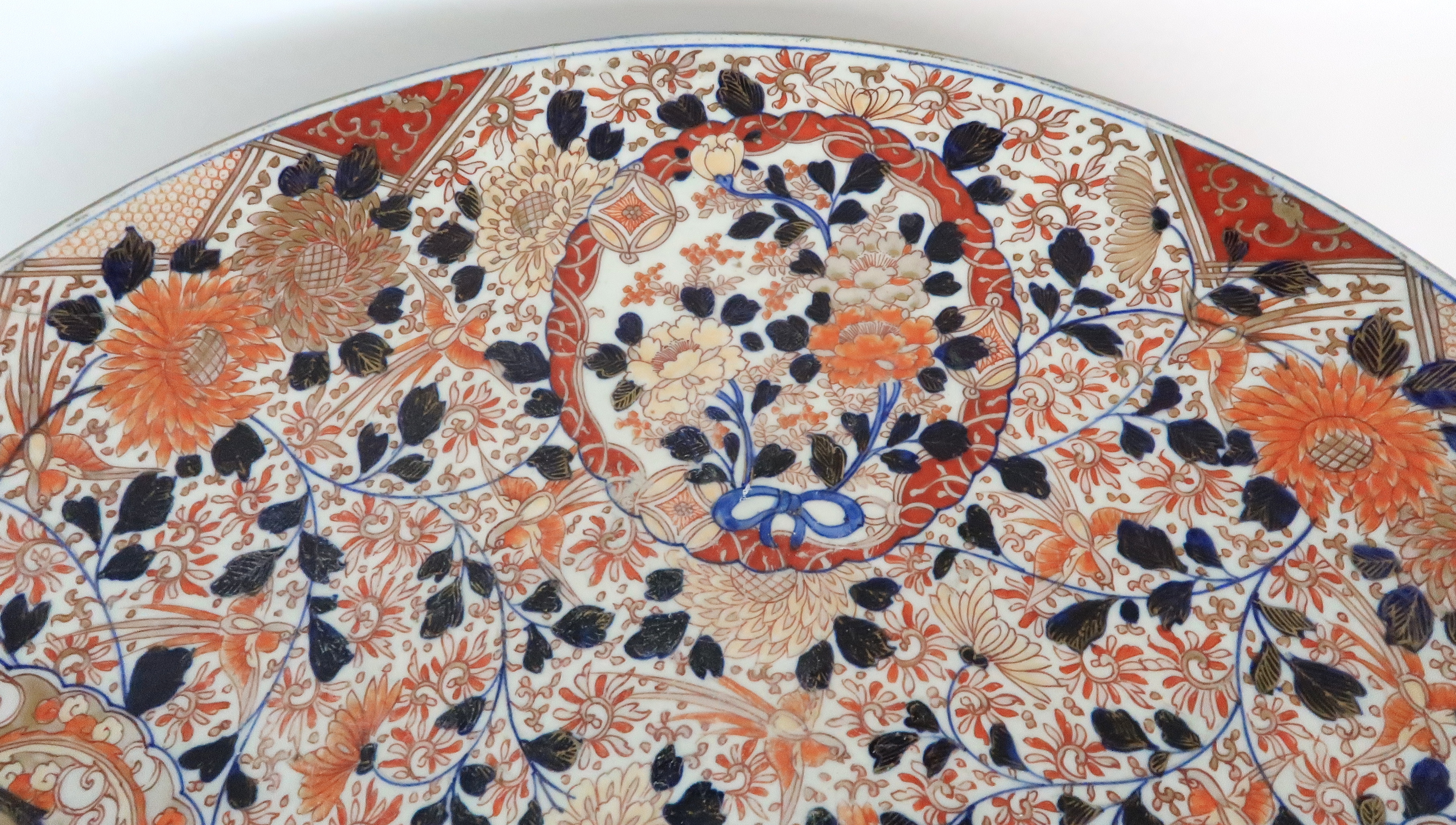 A LARGE IMARI CHARGER painted with birds, scrolling foliage and ribbon tied roundels with Ho-o - Image 3 of 9