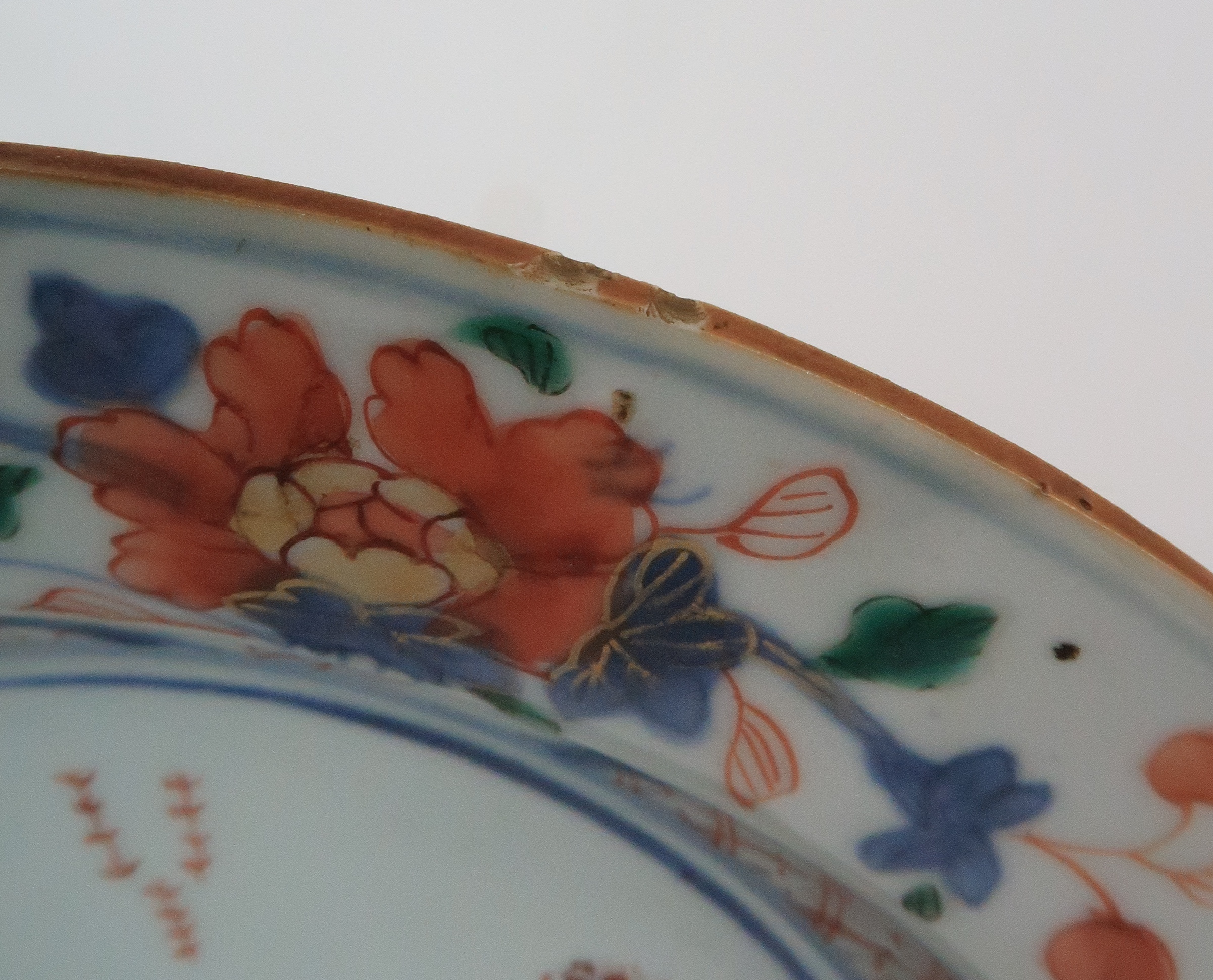 *WITHDRAWN* A PAIR CHINESE IMARI EXPORT PLATES painted with pagodas on islands, within diaper - Image 8 of 12