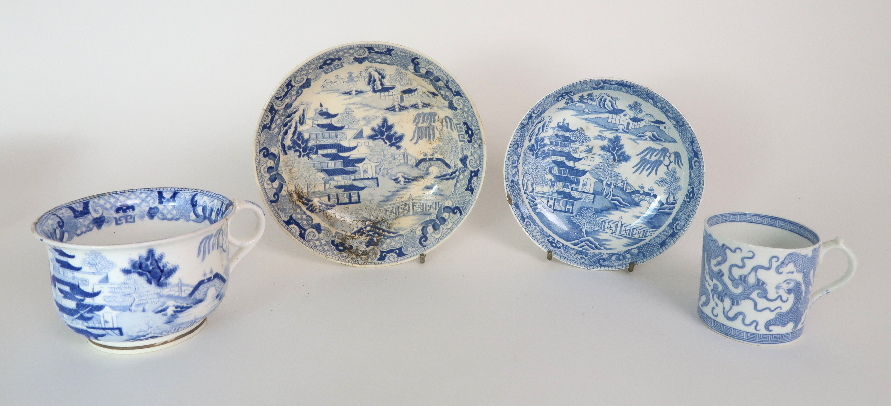 A COLLECTION OF ANTIQUE AND LATER ENGLISH BLUE AND WHITE PORCELAIN TEA/COFFEE WARES including - Image 8 of 20