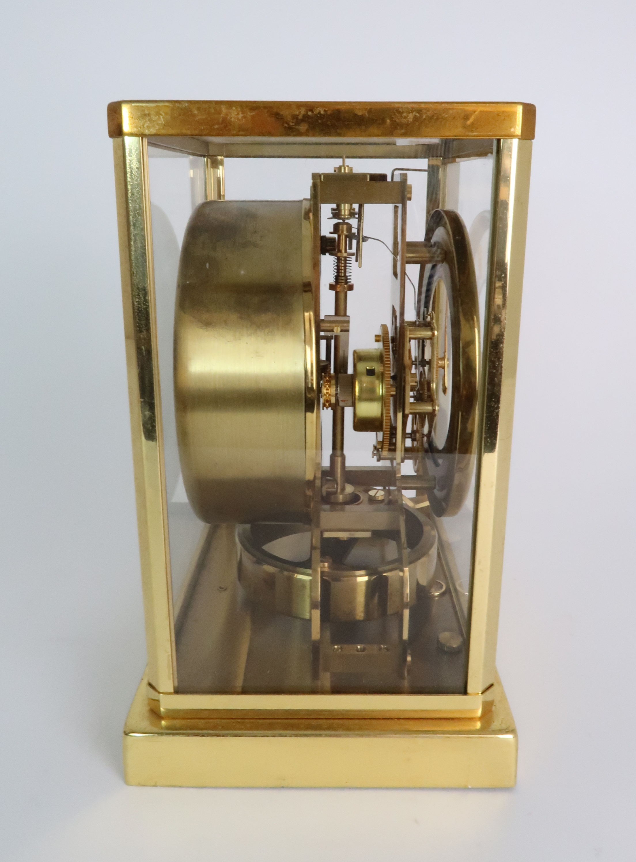 A JAEGER LE COULTRE ATMOS CLOCK in glazed brass case, the white enamel chapter ring with applied - Image 4 of 8