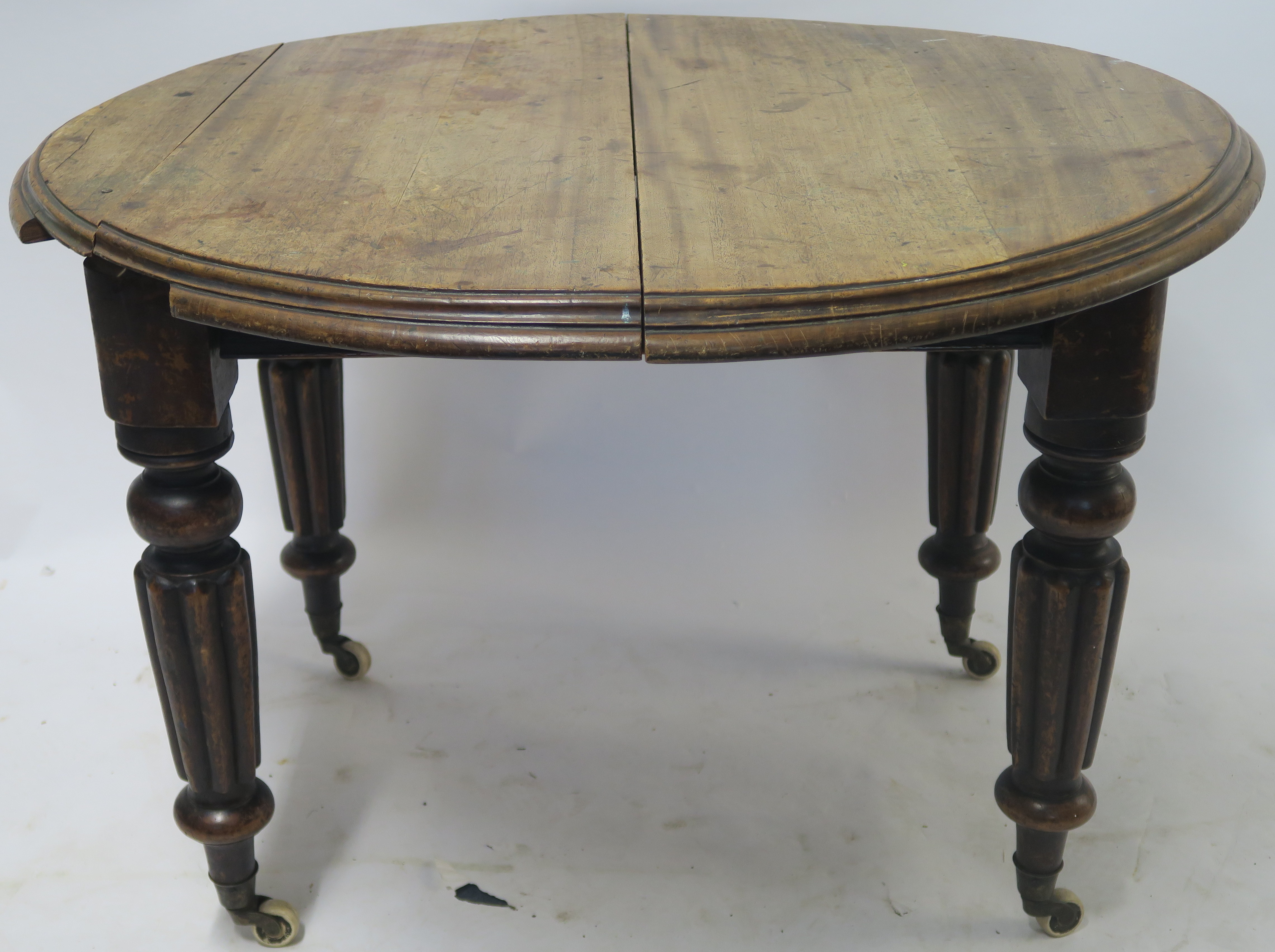 A VICTORIAN MAHOGANY CIRCULAR EXTENDING DINING TABLE, 71cm high x 104cm diameter Condition Report: - Image 3 of 3