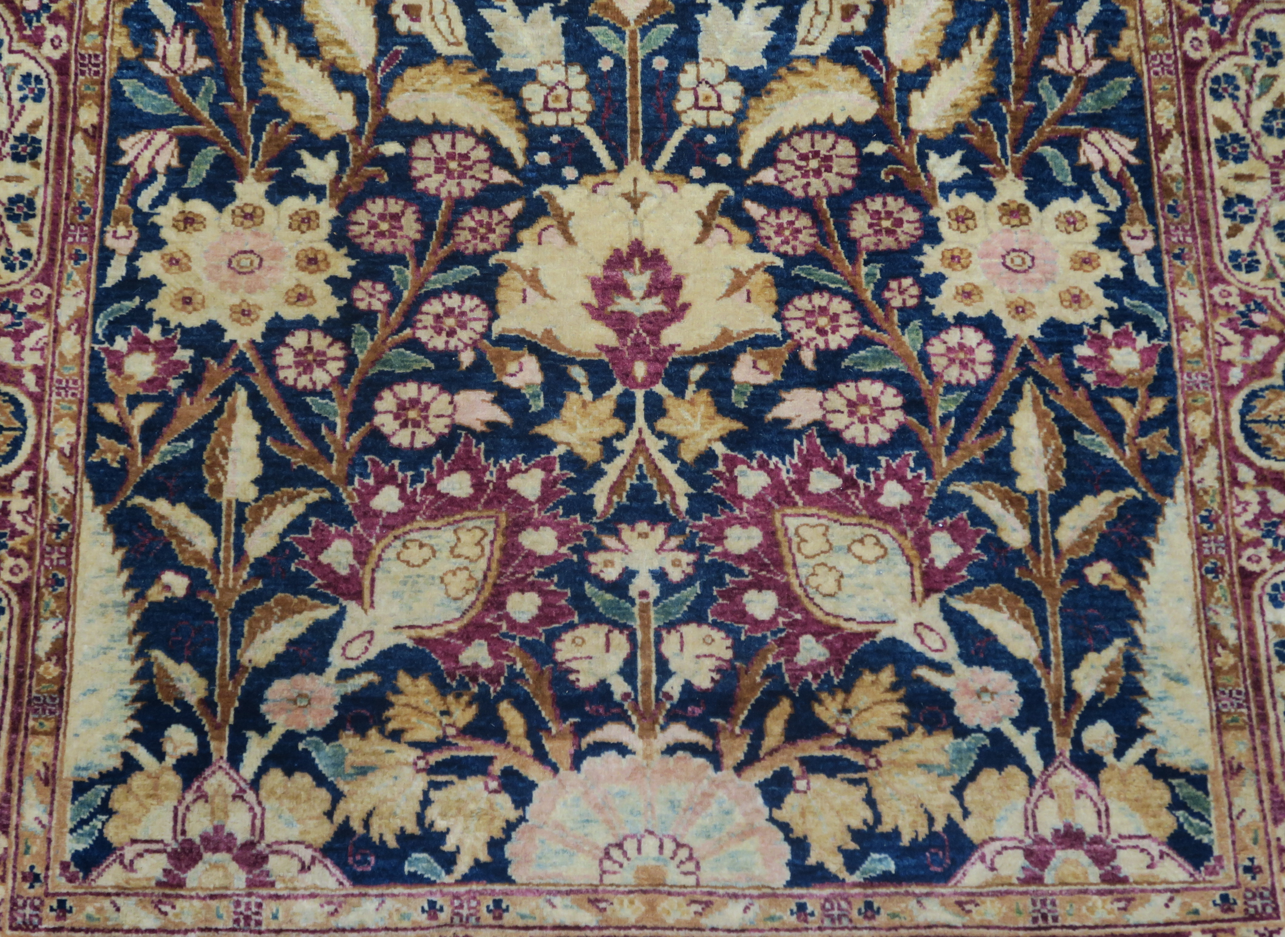 A blue ground Pakistan Fine Garous rug with floral design, 160cm x 93cm Condition Report: - Image 3 of 5