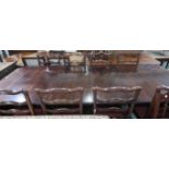 An early 20th century mahogany pullout dining table with two spare leaves, 78cm high, 262cm wide and