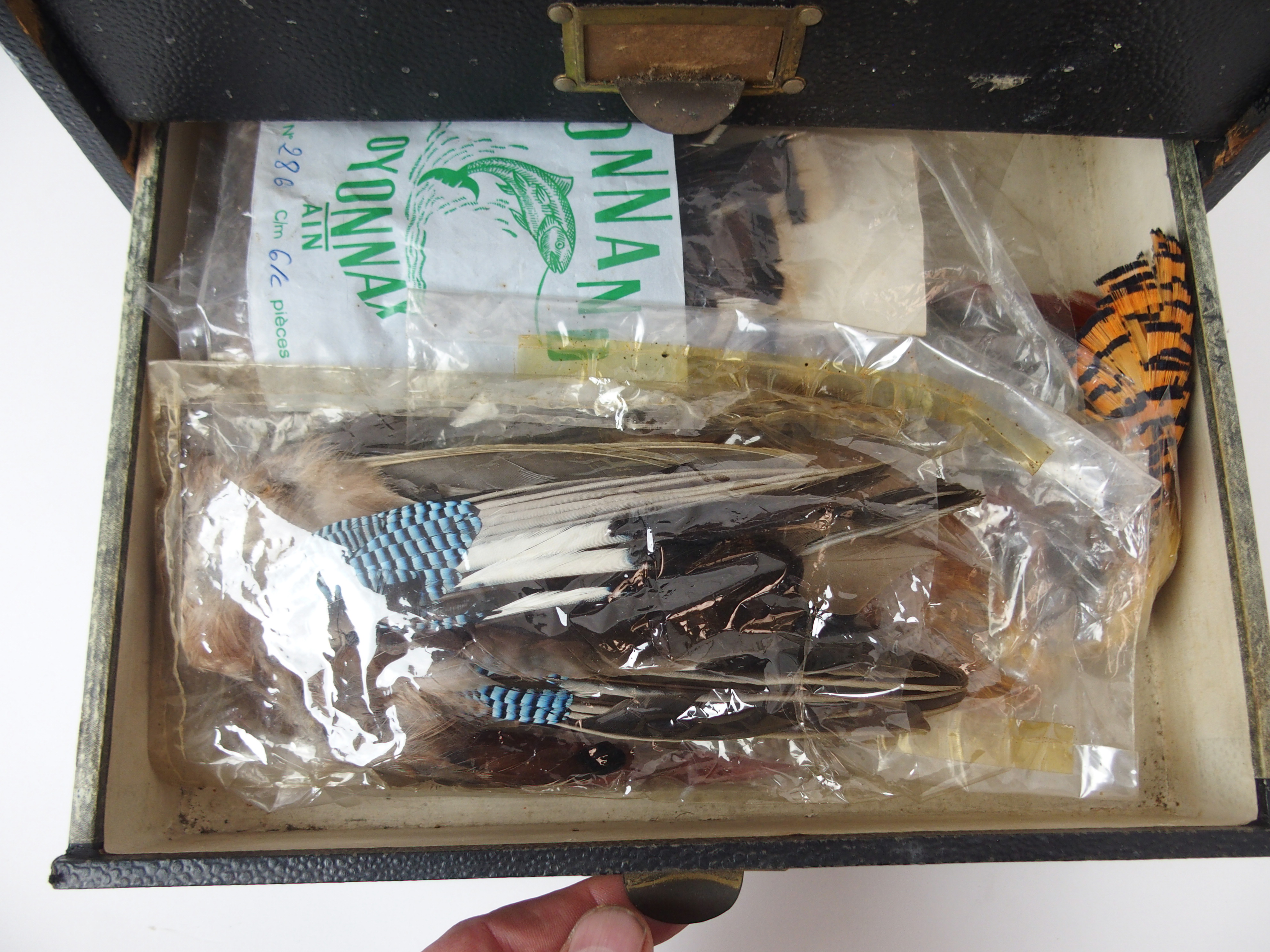 A collection of fly tying materials in four drawer collectors cabinet Condition Report: Available - Image 4 of 6