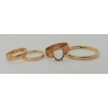A 9ct gents Glasgow hallmarked wedding ring dated 1949, a 9ct rose gold wedding ring size H, size