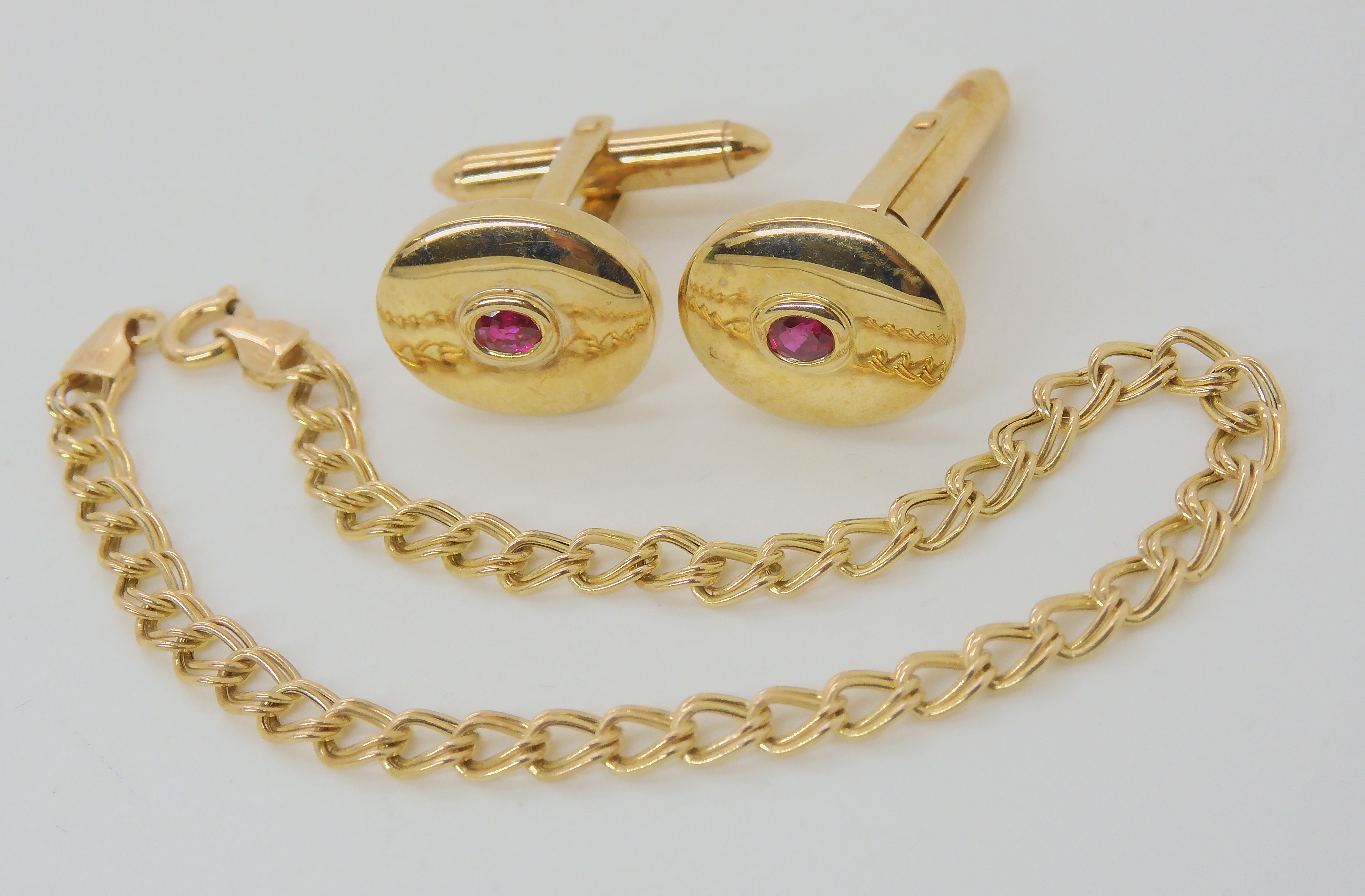A pair of 9ct gold red gem set cufflinks, a green gem set ring, size P, and a double link chain - Image 3 of 5