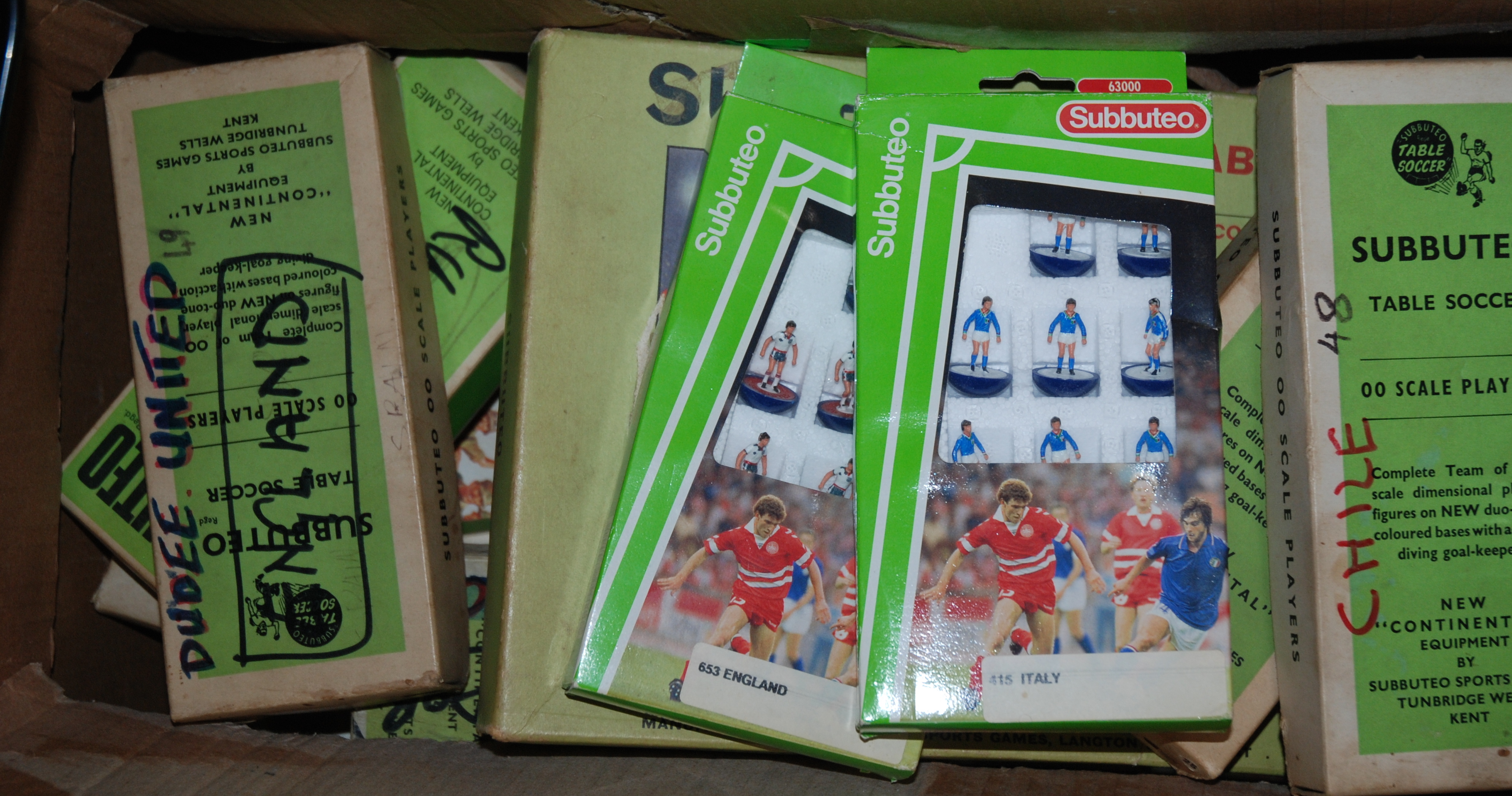 A small collection of Subbuteo teams and accessories (af) etc Condition Report: Available upon