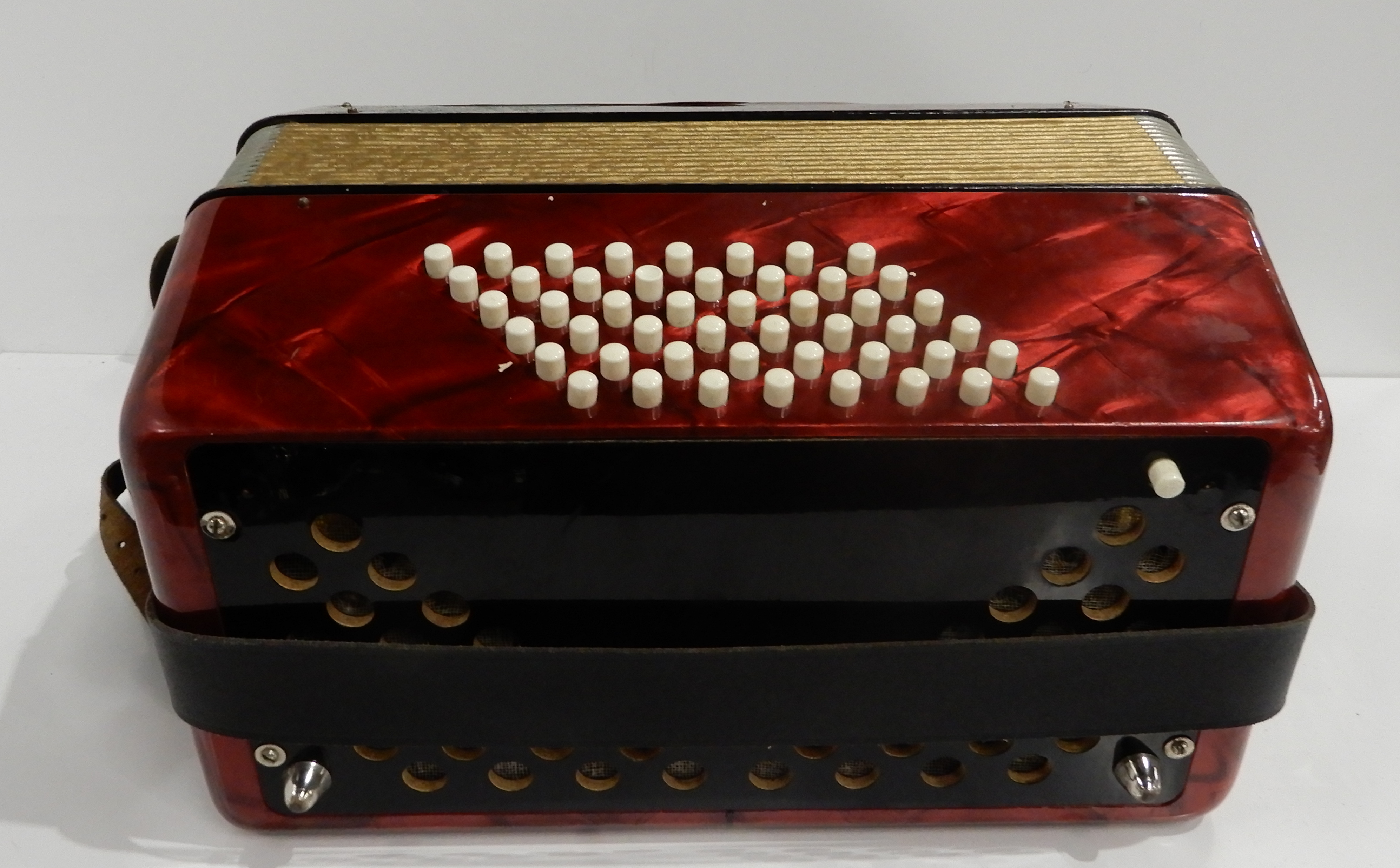 A La Divina 26 key 48 bass piano accordion with case Condition Report: Available upon request - Image 2 of 5