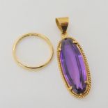 An 18ct gold wedding ring size O, together with an 18ct gold purple glass pendant, weight together