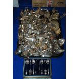 A tray lot of ep - a cased set of teaspoons & a quantity of loose cutlery Condition Report: