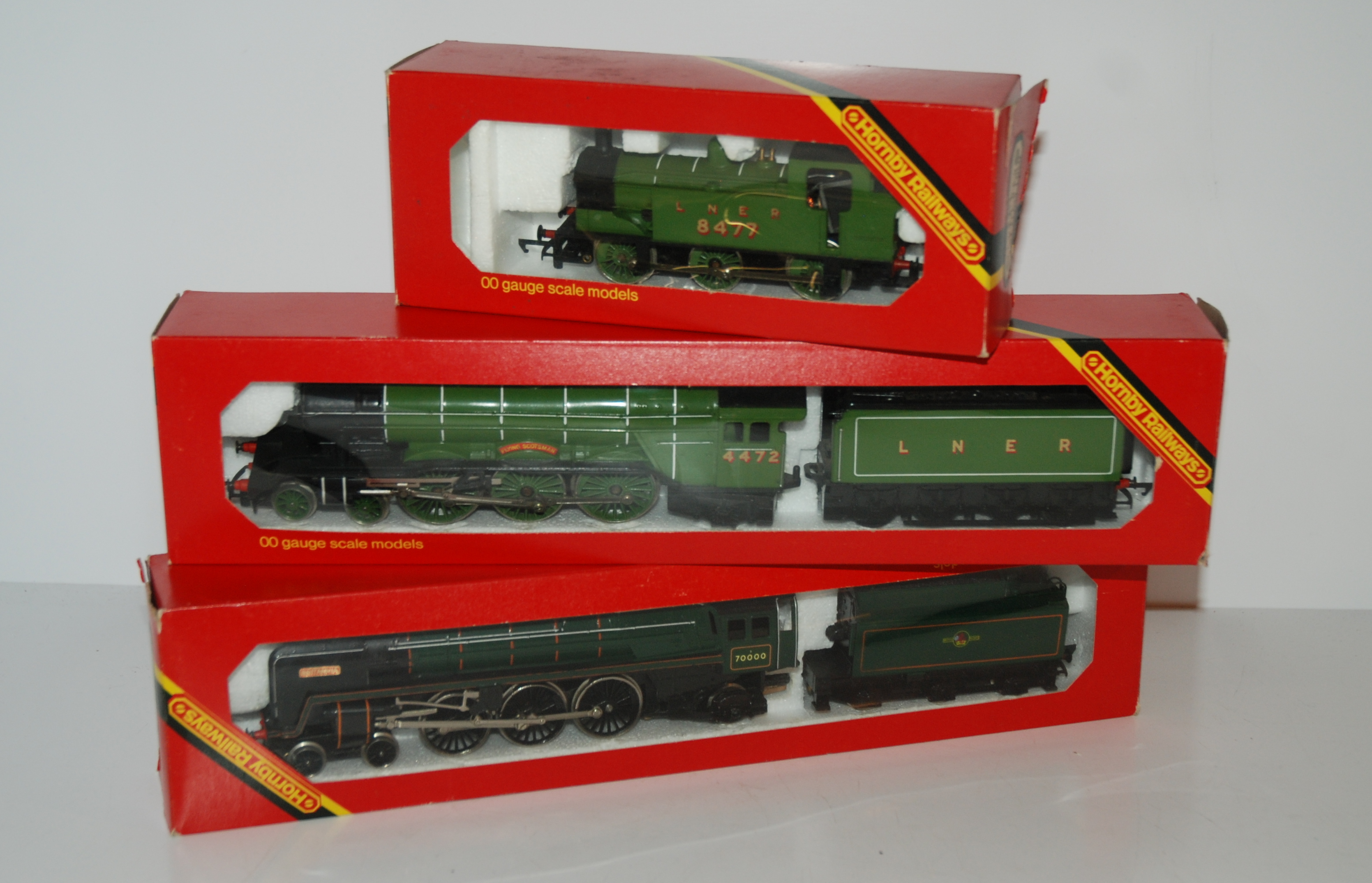 A Hornby R.855 Flying Scotsman, R.099 Silver Fox, various coaches, locos etc Condition Report: