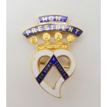 An 18ct gold and enamel Scottish Women's Rural Institute Presidents badge, weight 7.6gms Condition