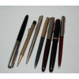 A propelling pencil and various fountain pens including Parker etc Condition Report: Available