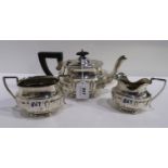 A bachelor's three piece silver tea service Birmingham 1909 507 grams (3) Condition Report: