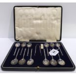 A cased set of twelve silver spoons with tongs, London 1921 Condition Report: Available upon