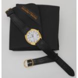 AN 18CT GOLD BAUME & MERCIER QUARTZ GENTS WATCH with a white enameled dial with black Roman