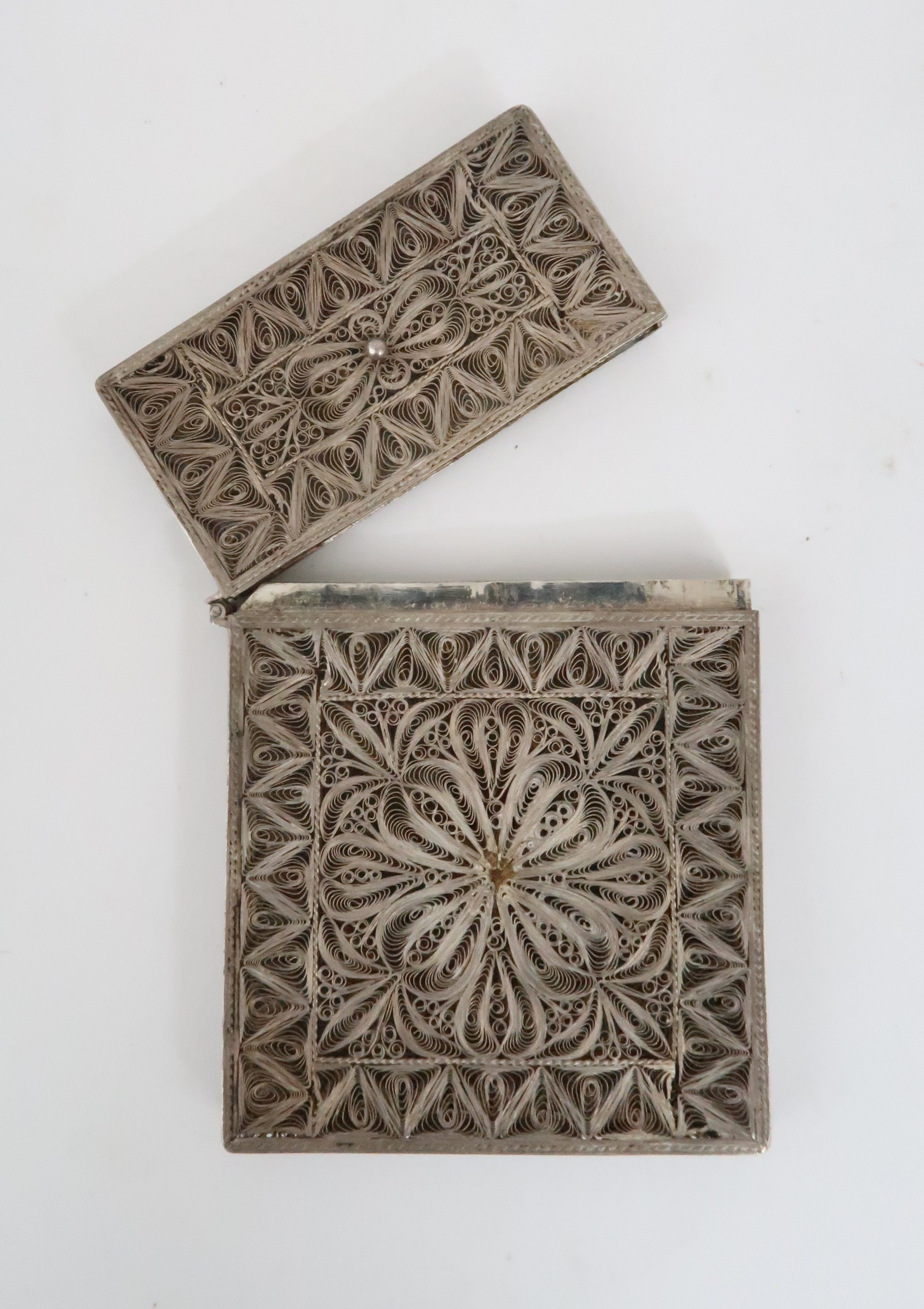 A CHINESE SILVER FILIGREE CARD CASE decorated with scrolling bands set with a shield cartouche, 9. - Image 3 of 5