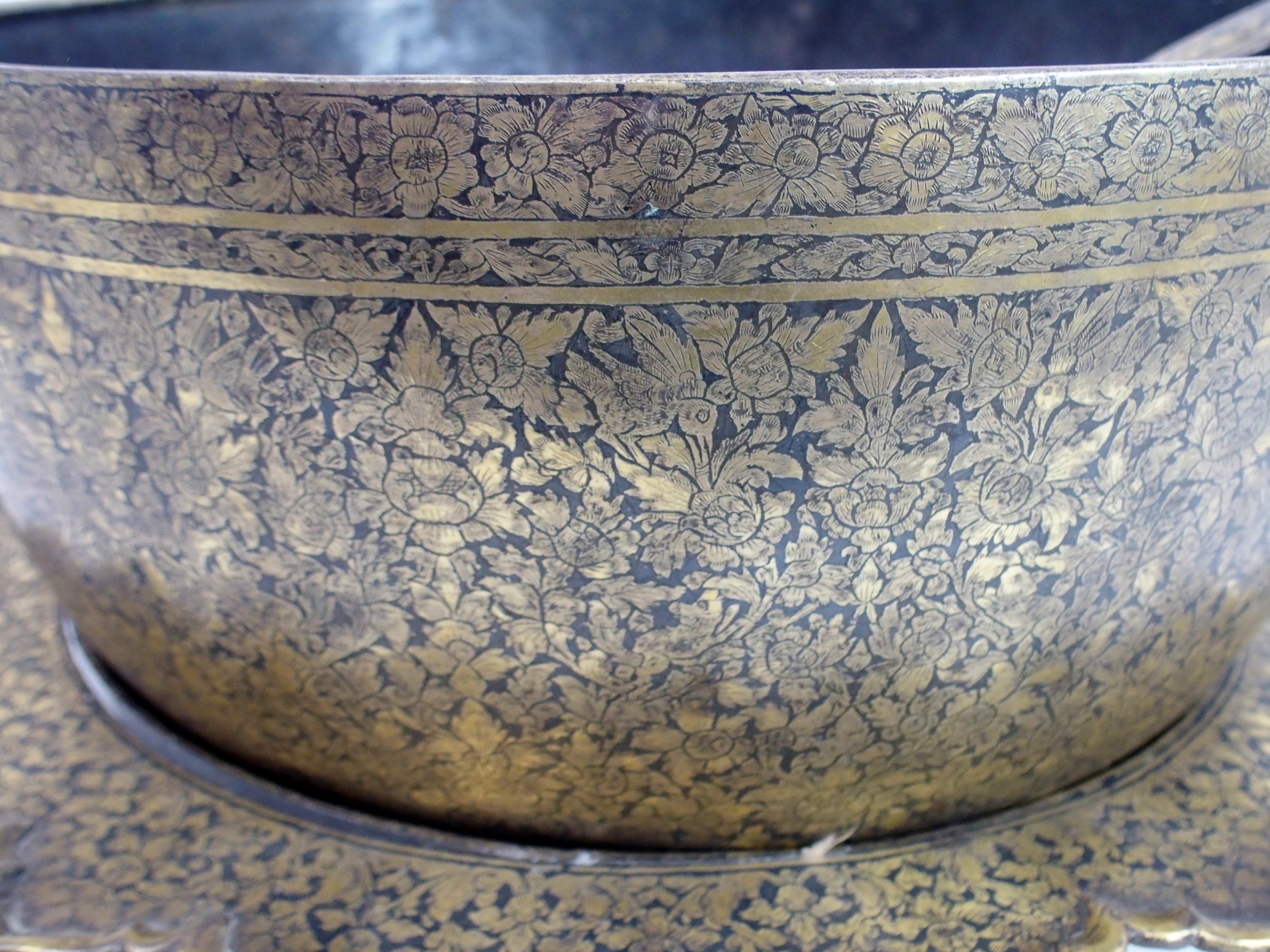 A SIAMESE/THAI GILT NIELLO BOWL, STAND AND LADLE profusely decorated with animals and foliage, the - Image 5 of 9