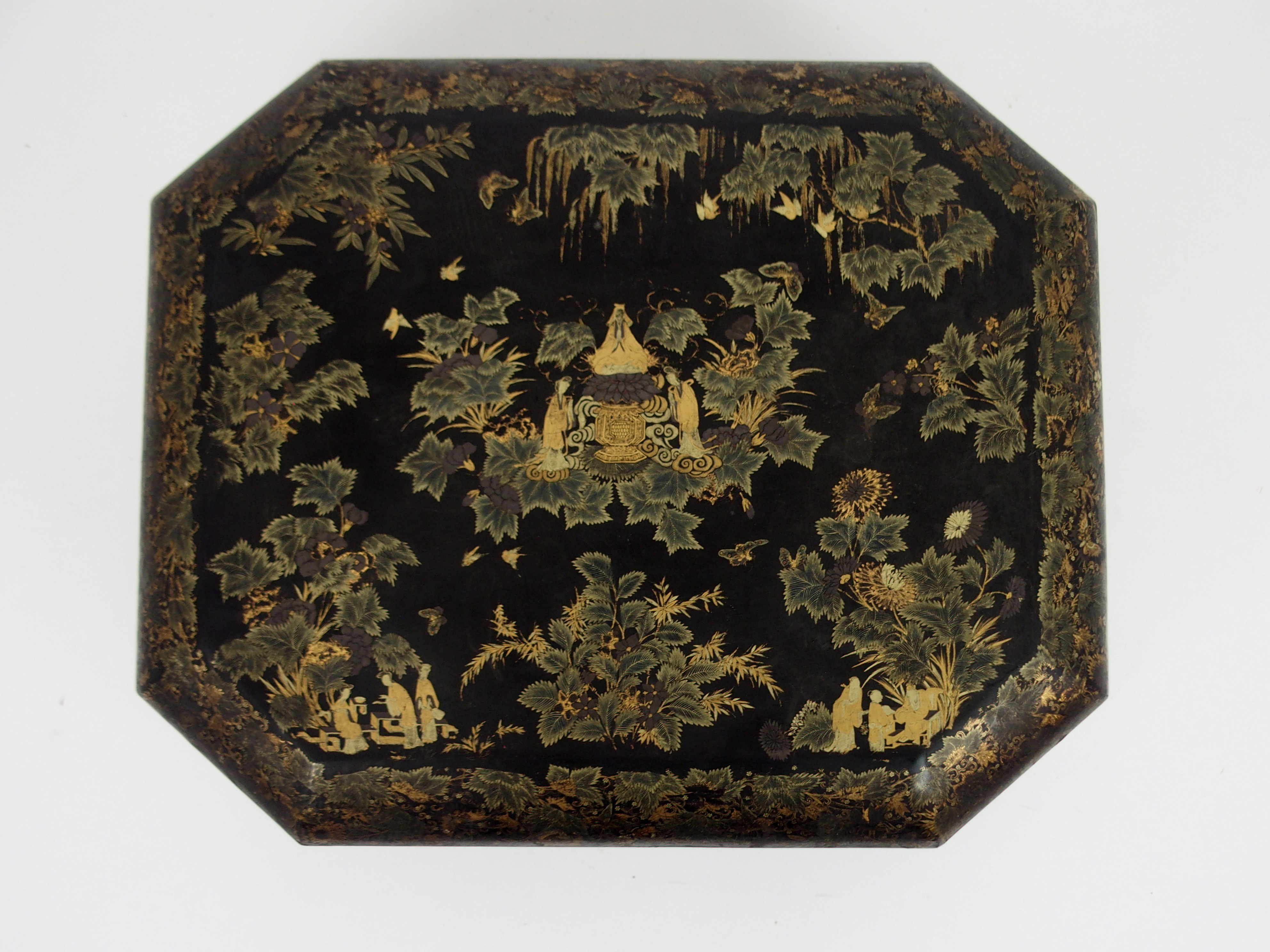 A CANTONESE BLACK AND GOLD LAQUERED SEWING BOX painted in gilts with immortals and figures beneath - Image 5 of 10