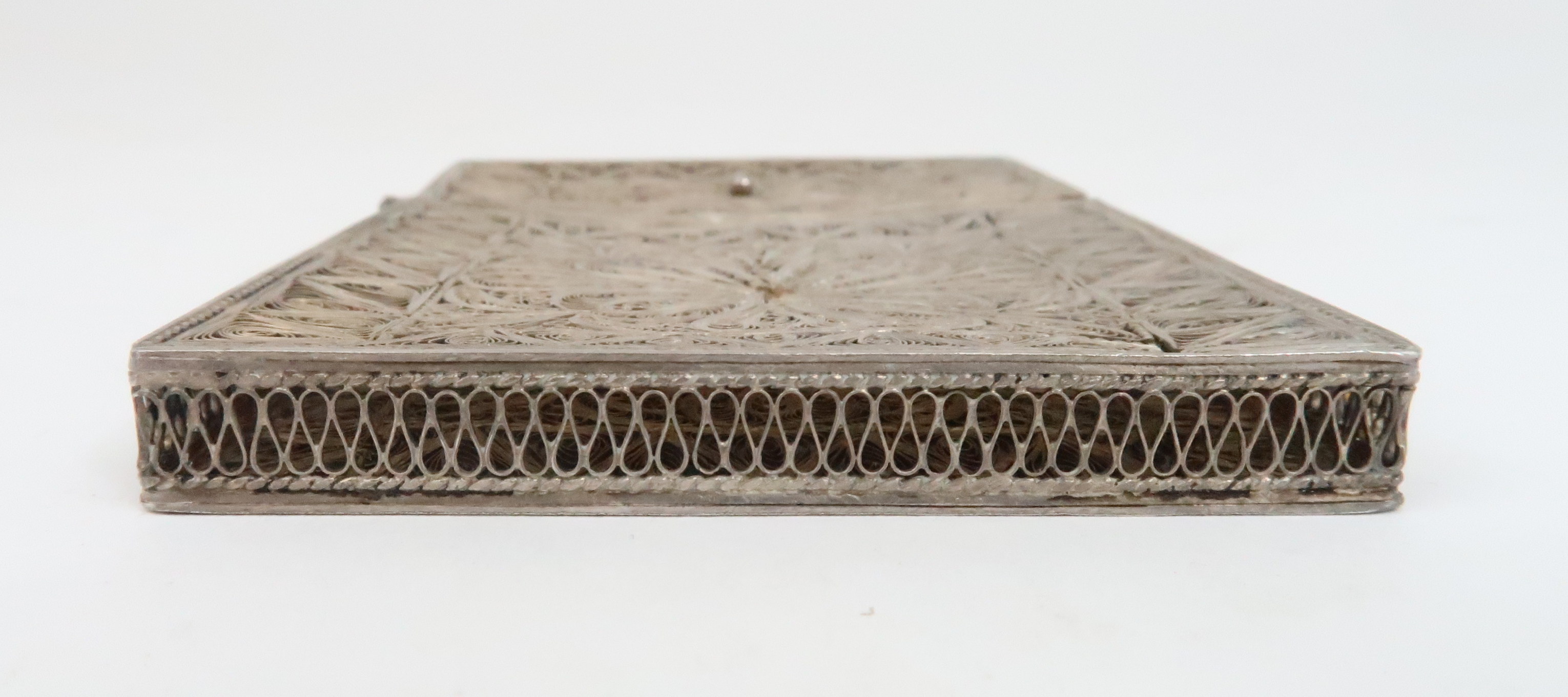 A CHINESE SILVER FILIGREE CARD CASE decorated with scrolling bands set with a shield cartouche, 9. - Image 4 of 5
