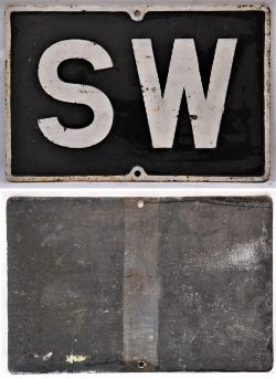 GWR cast iron sign. SW. (Sound Whistle or Short Whistle). Excellent original condition. Measures