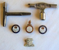 A Lot containing railway badges and carriage keys. 2 x WW1 Lapel Service Badges GREAT EASTERN