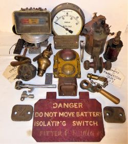 A Sundry lot containing a collection of various items to include BR Standard brass Vacuum gauge.