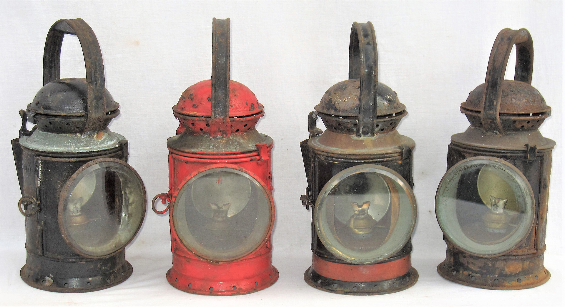A lot containing 4 x GWR post grouping handlamps. GWR TE BLADON with metal No plate 3502. GWR with