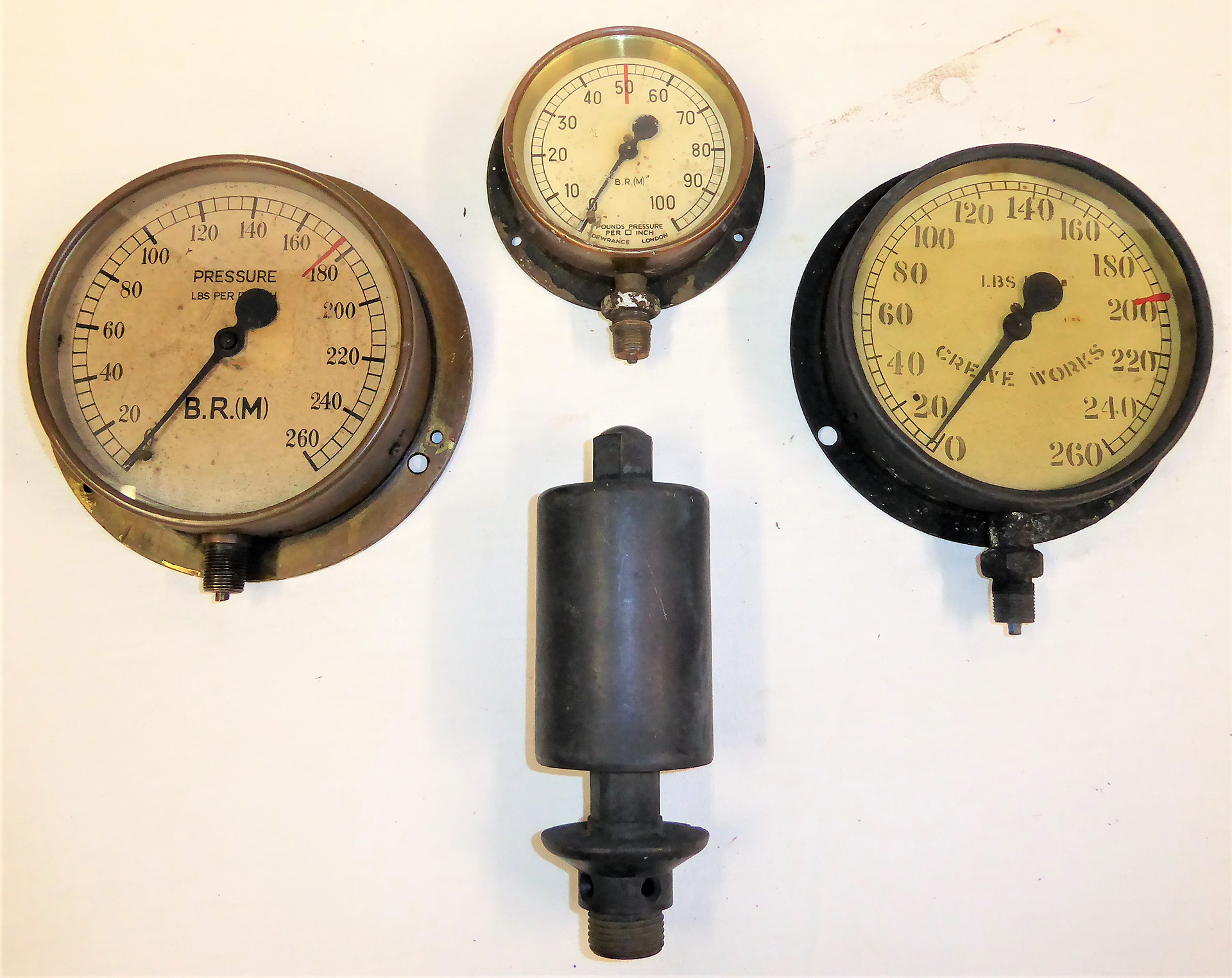 A Lot containing Loco items. Brass Steam Whistle. Brass pressure gauge 0 - 260 psi. Brass pressure