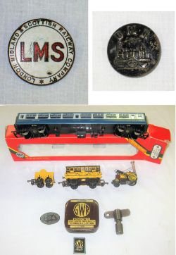 A lot containing miscellaneous items of interest. LMS enamel Badge. GWR Type Writer Tin. GWR Pay