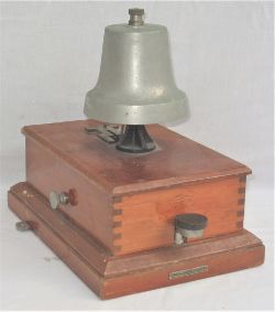 BR(W) Block Bell made by RE Thompson. Fitted with Church Bell in good ex box condition.