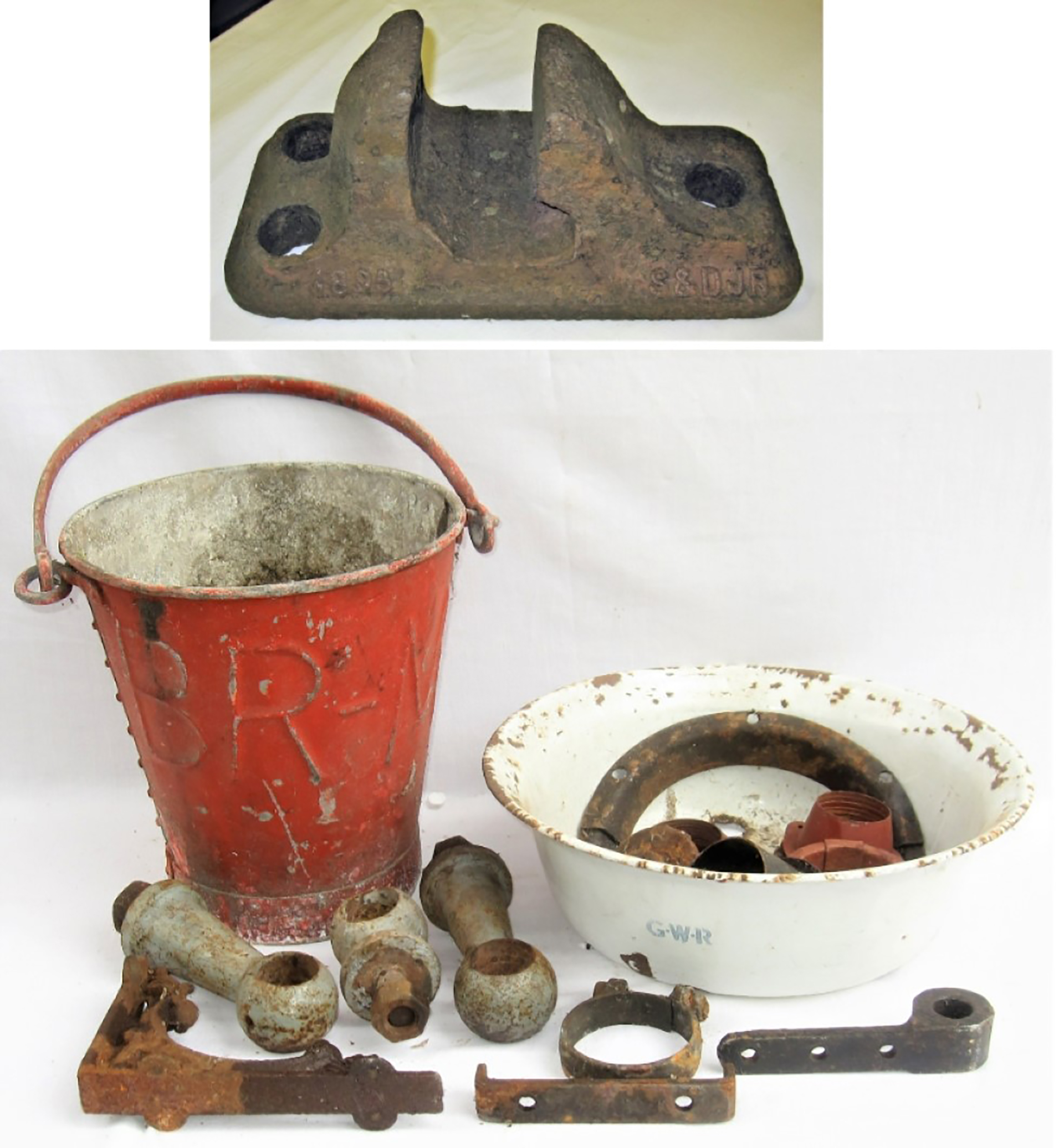 A miscellaneous lot containing railway items consisting of a BR(M) Fire bucket. GWR enamel wash bowl