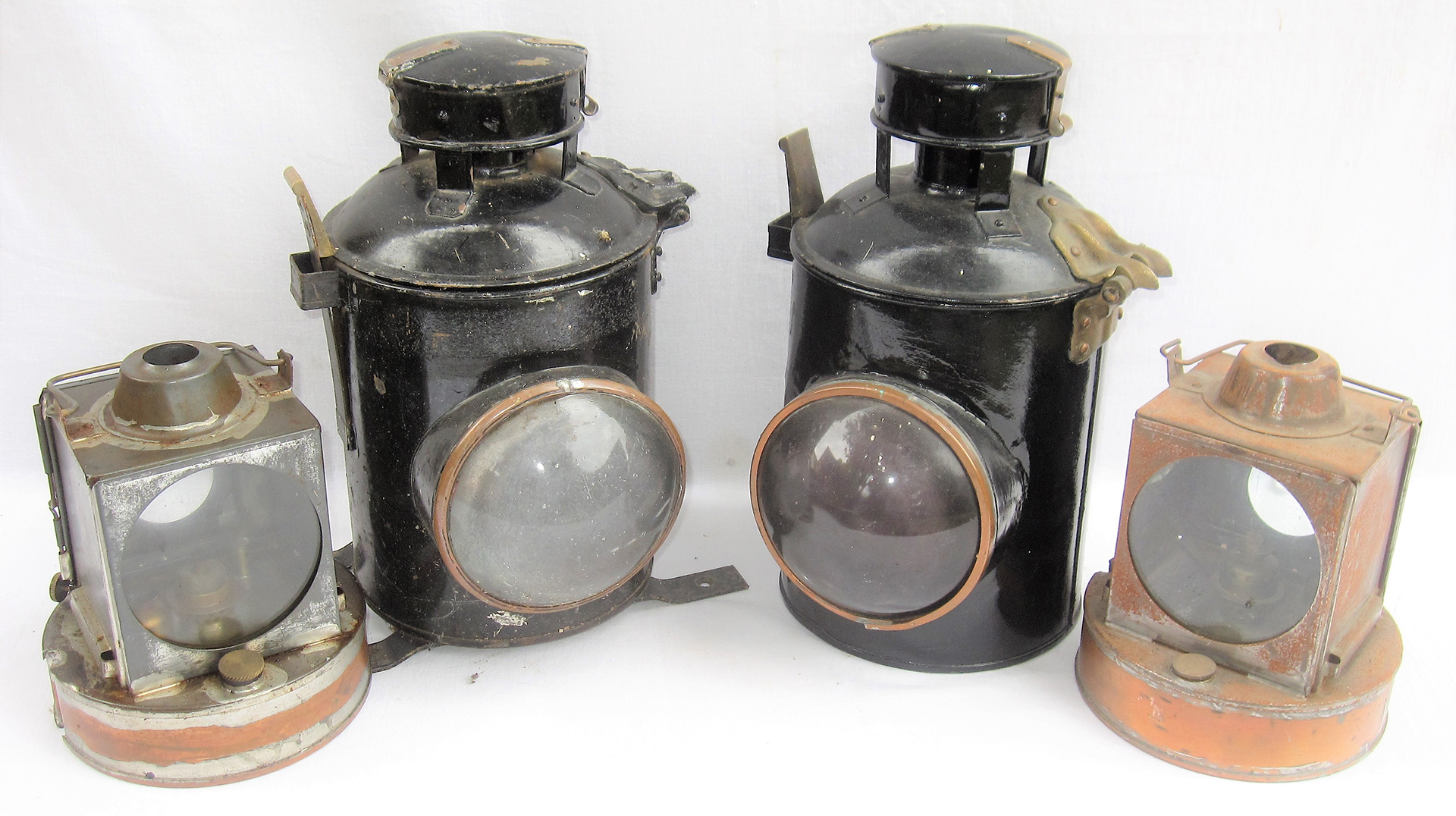 A lot containing 2 x GWR/BR(W) Signal Lamps. BR gate lamp with bracket and interior (shown) together