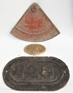 A lot containing a small collection of miscellaneous railway plates to include LNE Builders Plate