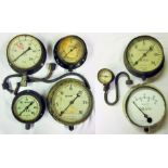 A lot containing a collection of brass pressure gauges. Steam Gauge 0 - 200 psi. Steam Gauge 0 - 150