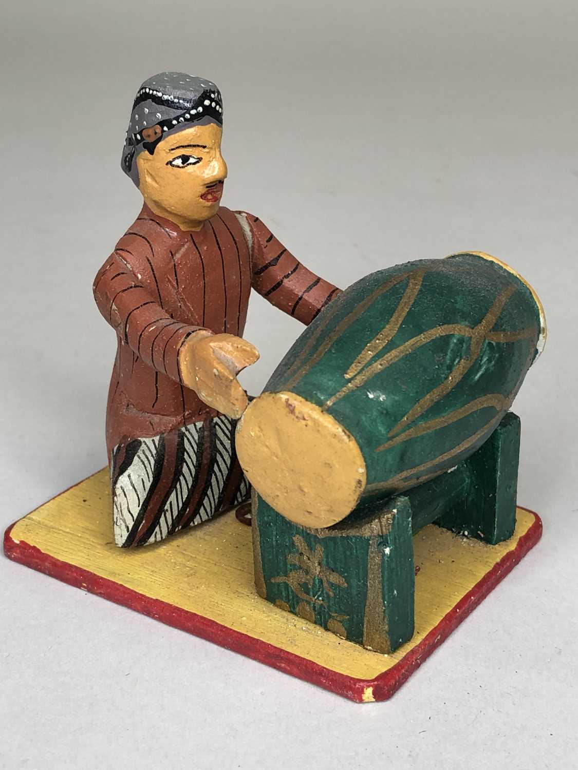 A set of recent vintage painted wood Indonesian Gamelan figures - Image 11 of 12