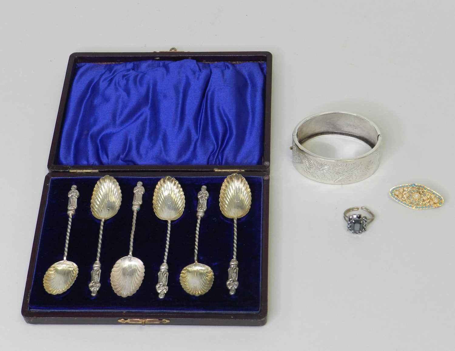 A cased set of six silver teaspoons